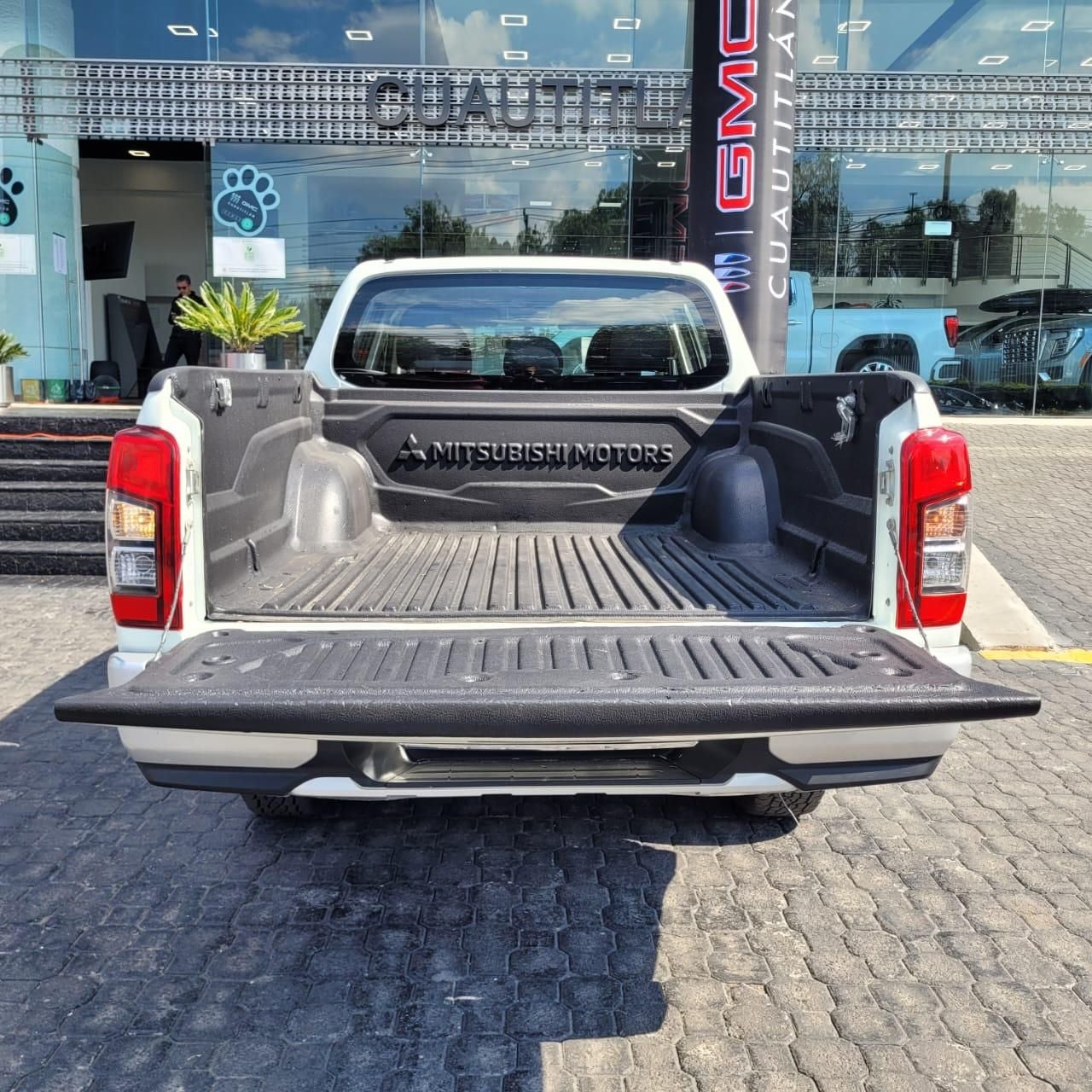 2020 Mitsubishi L200 2.4 Glx Cabina Doble 4x2 Mt