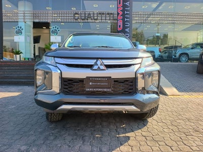 2022 Mitsubishi L200 2.4 GLX 4x4 Diésel Mt