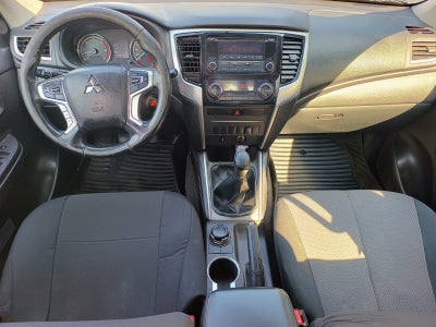 2022 Mitsubishi L200 2.4 GLX 4x4 Diésel Mt