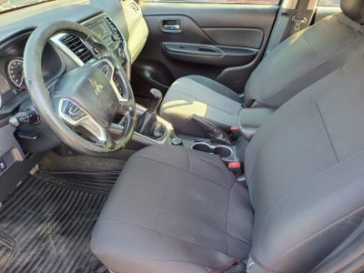 2022 Mitsubishi L200 2.4 GLX 4x4 Diésel Mt