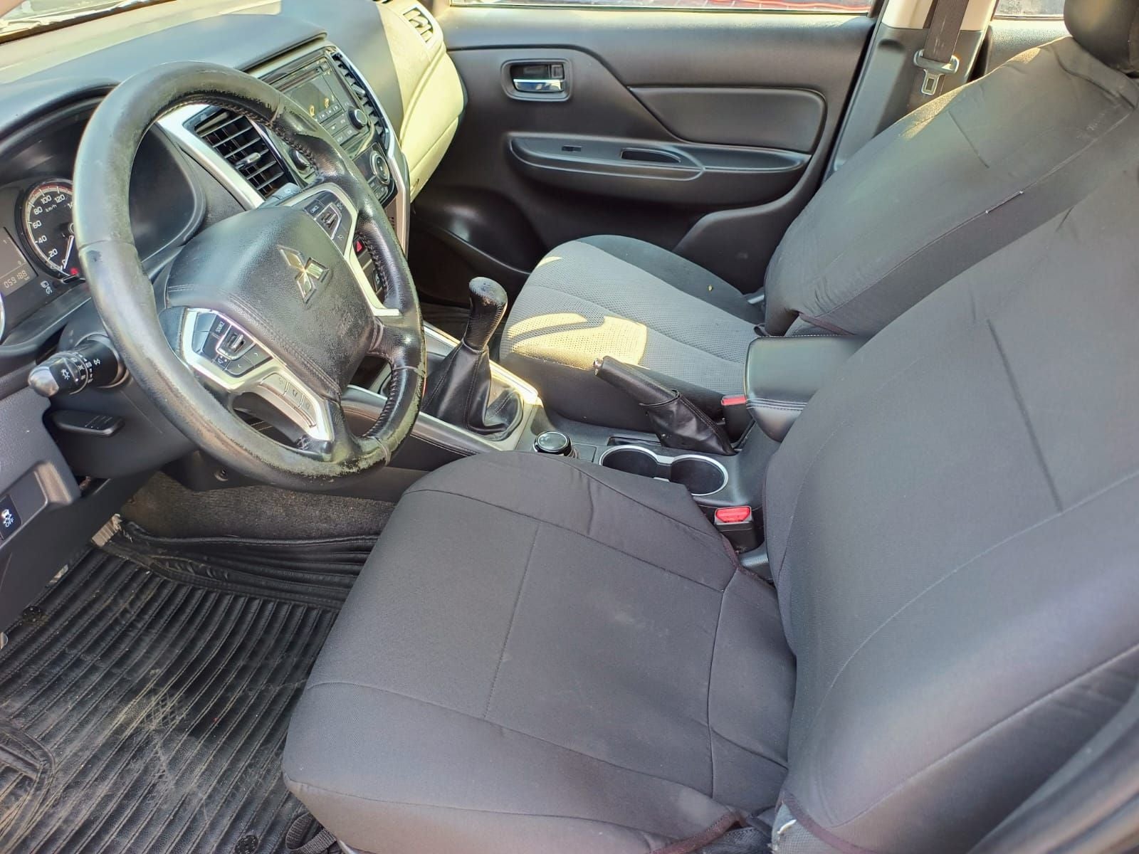 2022 Mitsubishi L200 2.4 GLX 4x4 Diésel Mt