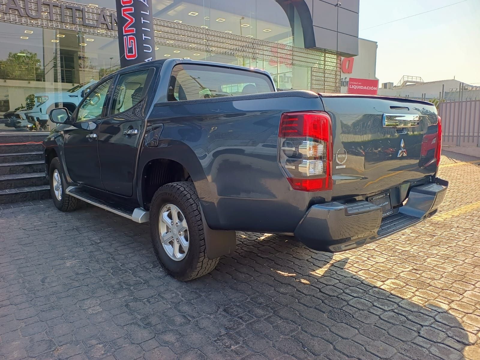 2022 Mitsubishi L200 2.4 GLX 4x4 Diésel Mt