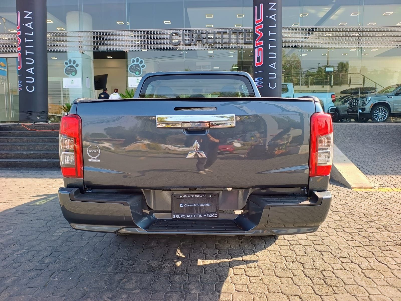 2022 Mitsubishi L200 2.4 GLX 4x4 Diésel Mt