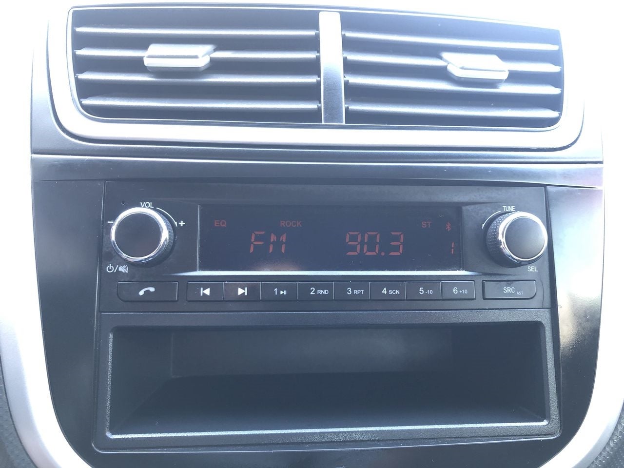 2018 JAC J4 MT TREND TREND L4 1.5L 111 CP 4 PUERTAS STD PIEL BA AA