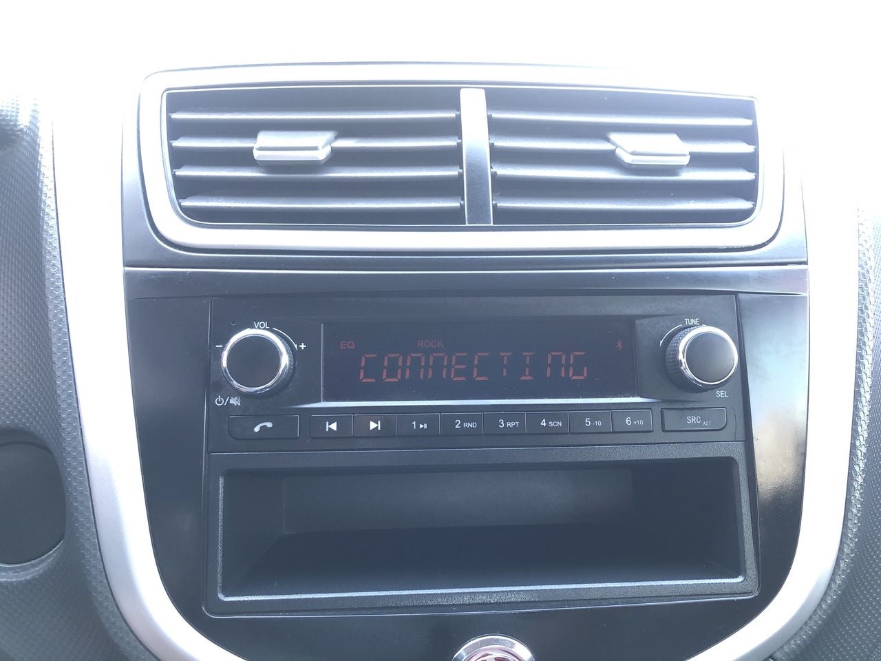 2018 JAC J4 MT TREND TREND L4 1.5L 111 CP 4 PUERTAS STD PIEL BA AA