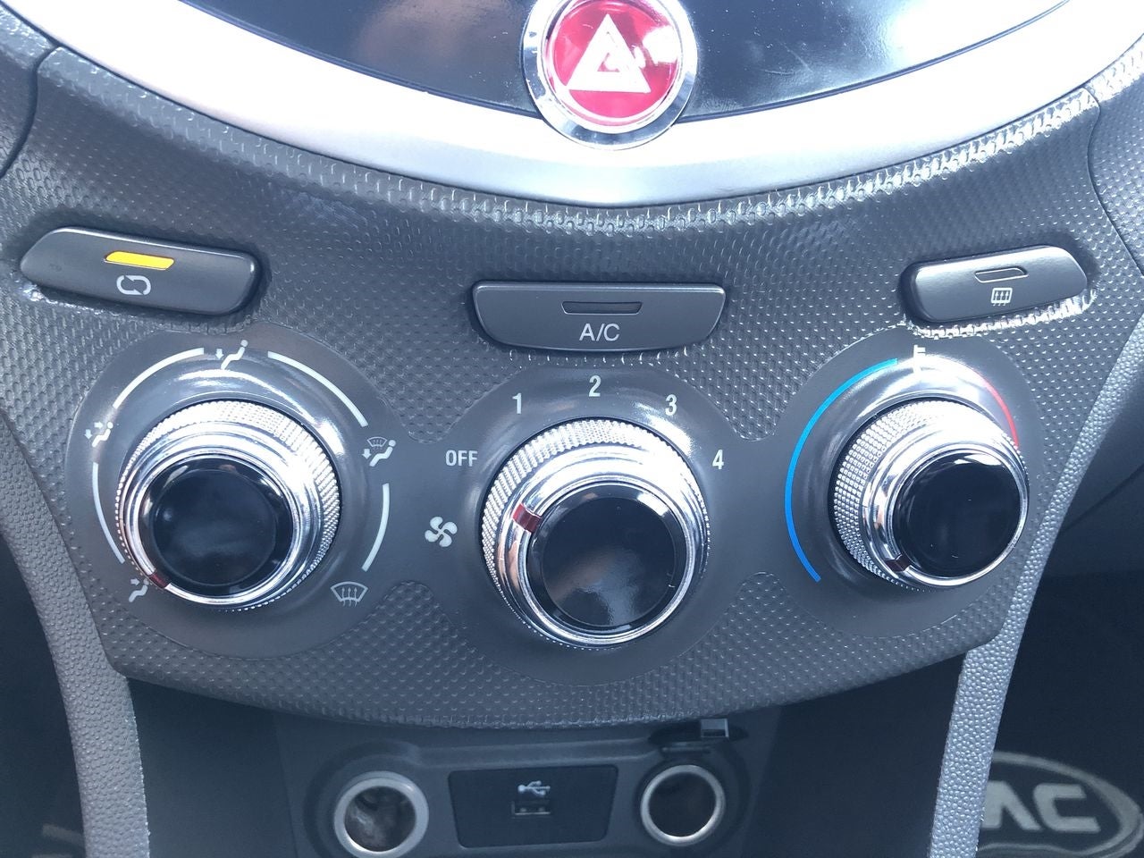 2018 JAC J4 MT TREND TREND L4 1.5L 111 CP 4 PUERTAS STD PIEL BA AA