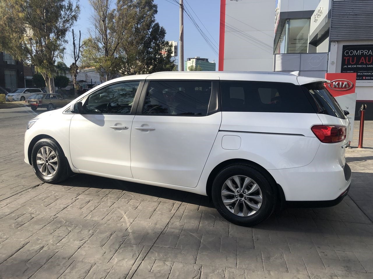 2020 Kia SEDONA SEDONA PE 3.3L LX A/T - 8 P