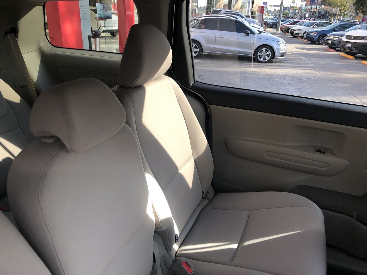 2020 Kia SEDONA SEDONA PE 3.3L LX A/T - 8 P