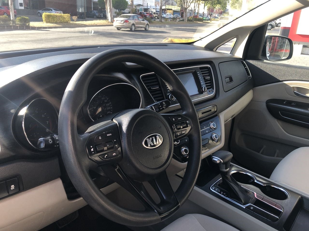 2020 Kia SEDONA SEDONA PE 3.3L LX A/T - 8 P