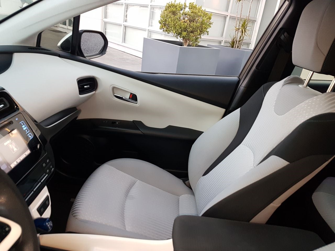 2017 Toyota PRIUS PRIUS BASE AT