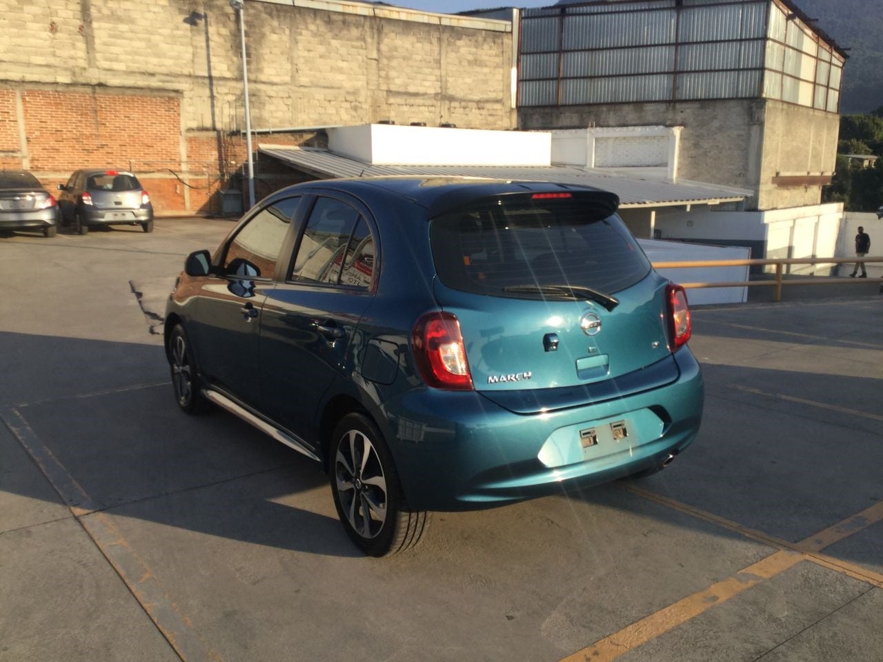 2020 Nissan MARCH SR NAVI, L4, 1.6L, 106 CP, 5 PUERTAS, STD