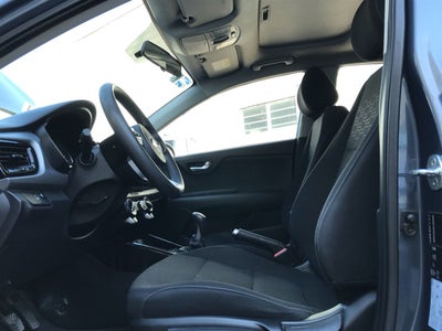 2020 Kia RIO EX, L4, 1.6L, 121 CP, 5 PUERTAS, STD