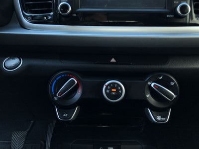 2020 Kia RIO EX, L4, 1.6L, 121 CP, 5 PUERTAS, STD