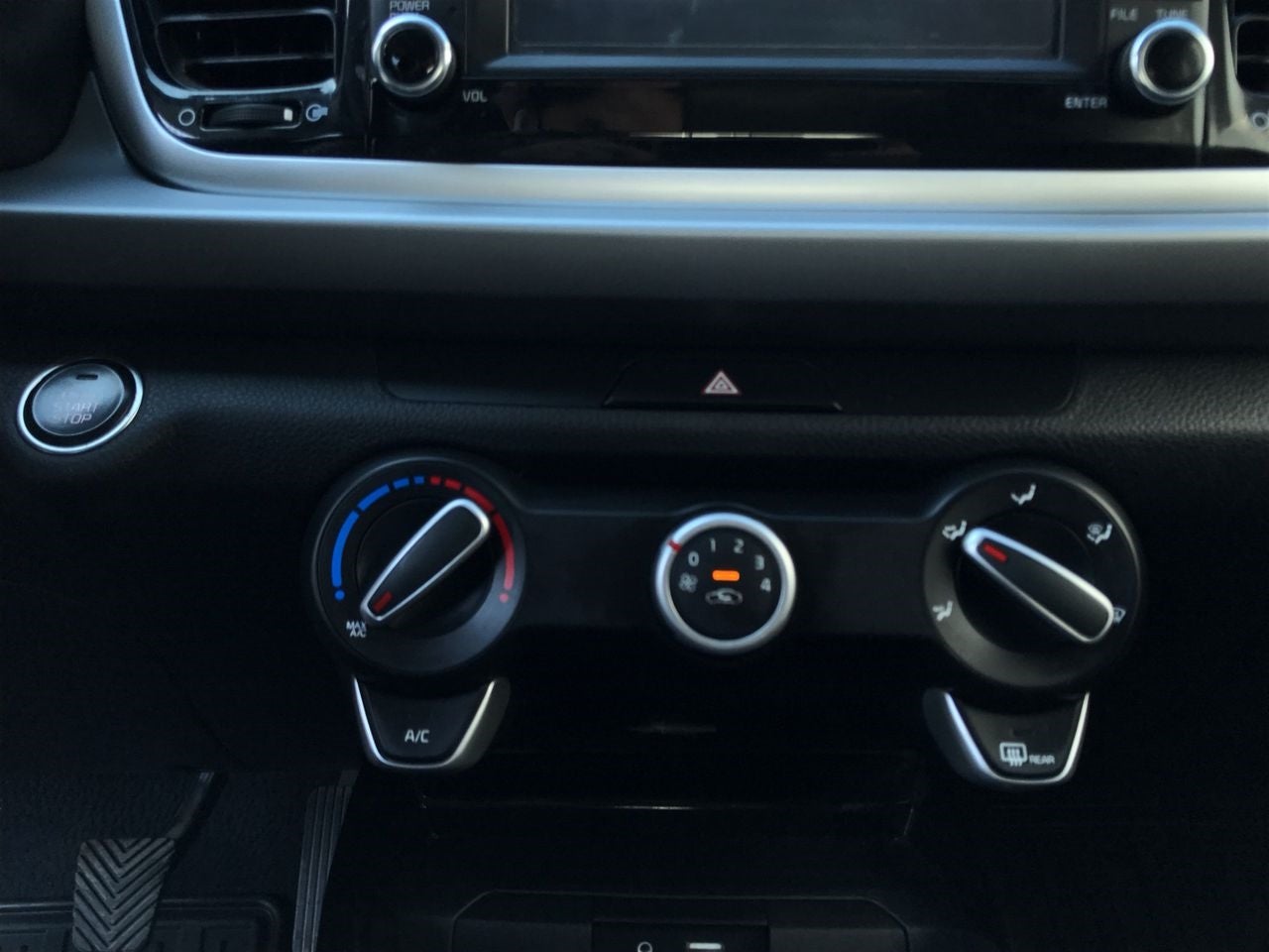 2020 Kia RIO EX, L4, 1.6L, 121 CP, 5 PUERTAS, STD