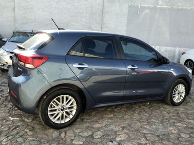 2020 Kia RIO EX, L4, 1.6L, 121 CP, 5 PUERTAS, STD