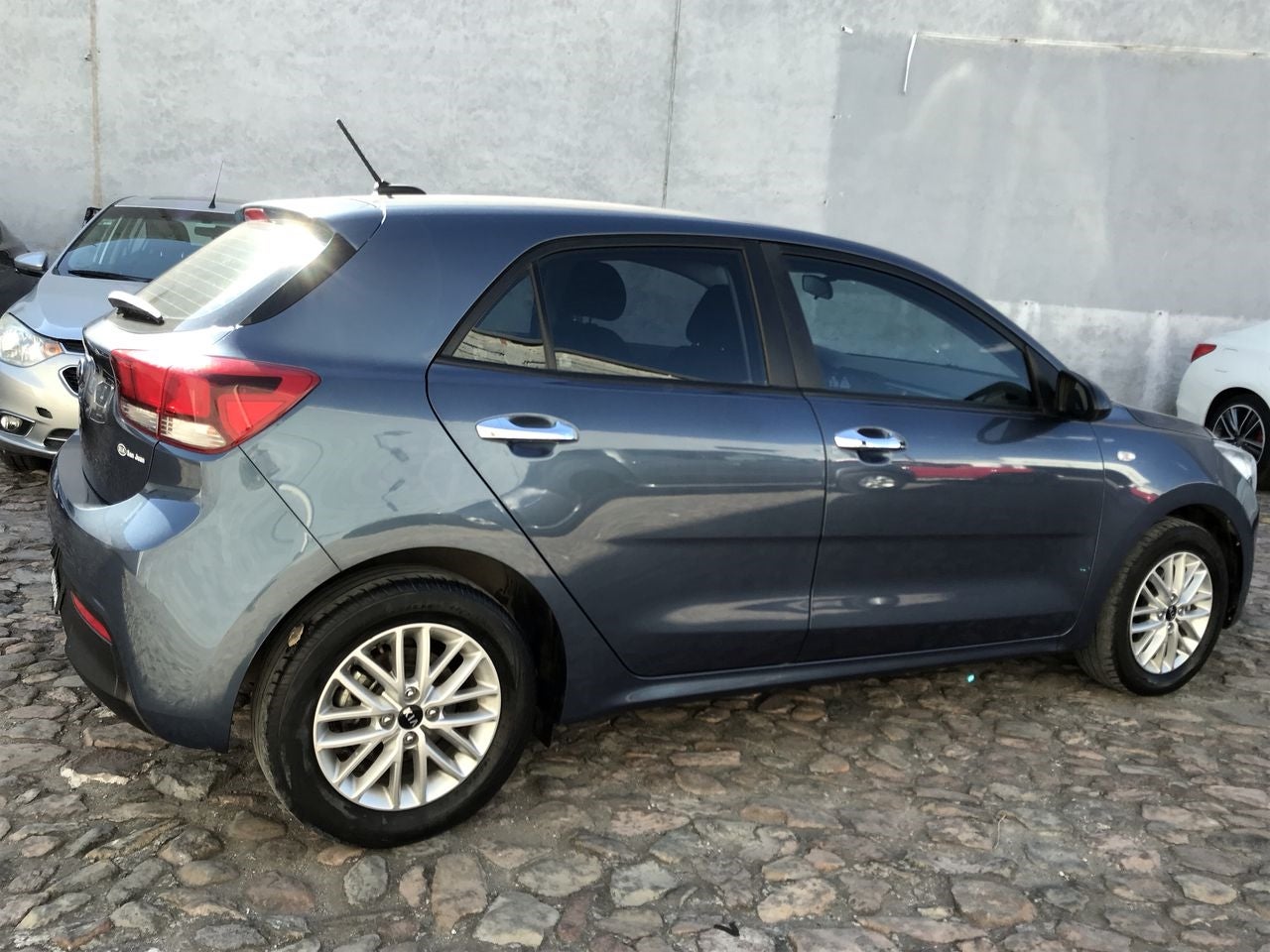 2020 Kia RIO EX, L4, 1.6L, 121 CP, 5 PUERTAS, STD