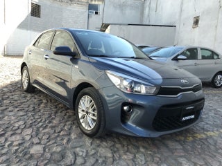 2020 Kia RIO EX, L4, 1.6L, 121 CP, 5 PUERTAS, STD