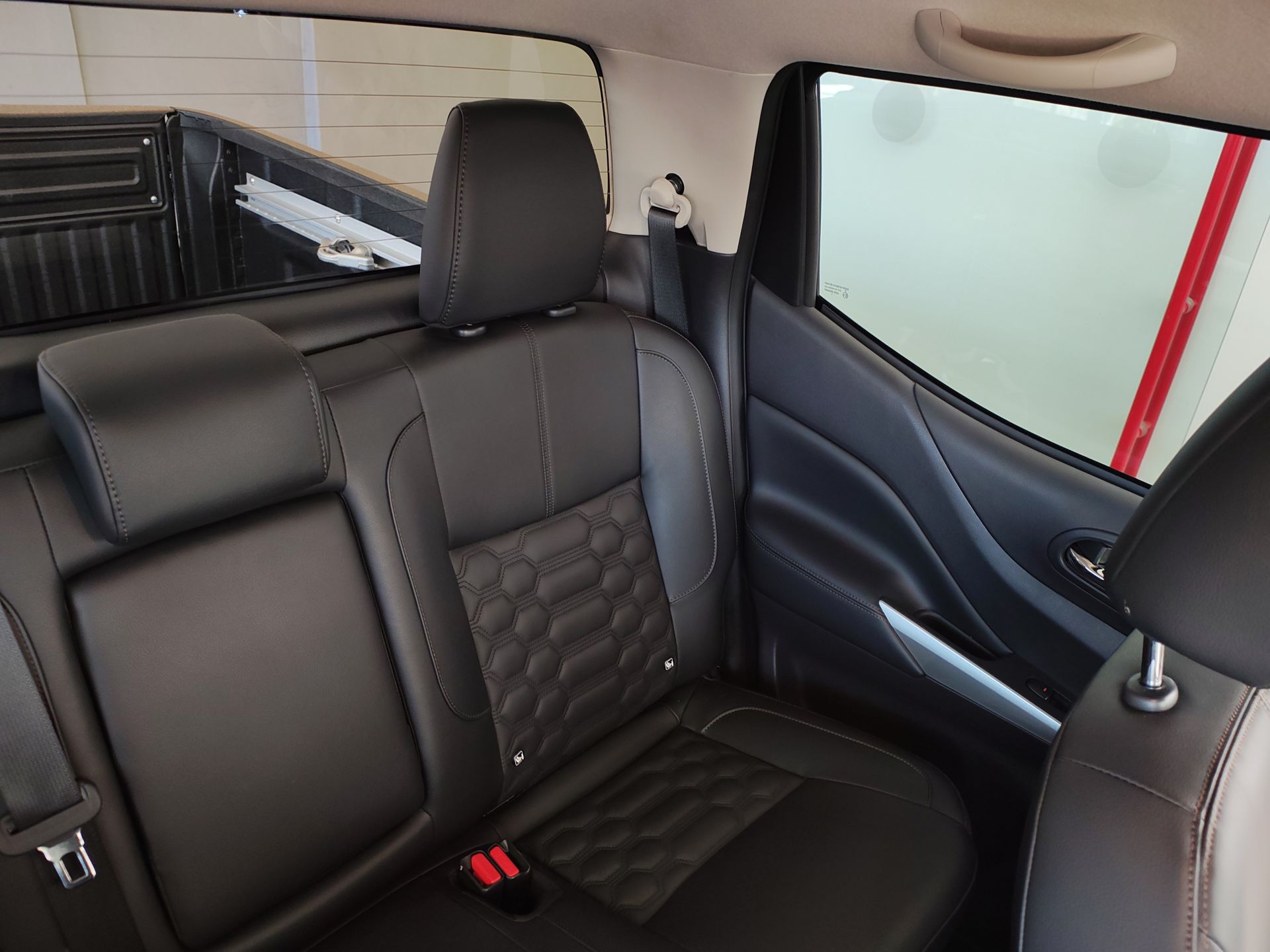 2024 Nissan FRONTIER FRONTIER LE TA 24