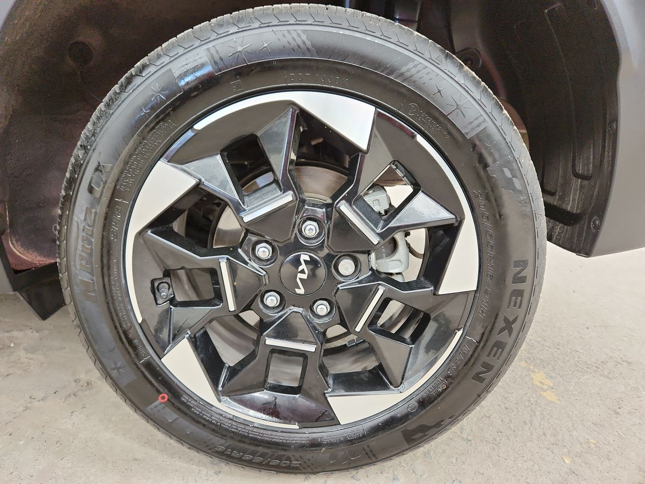 2024 Kia SONET SX IVT