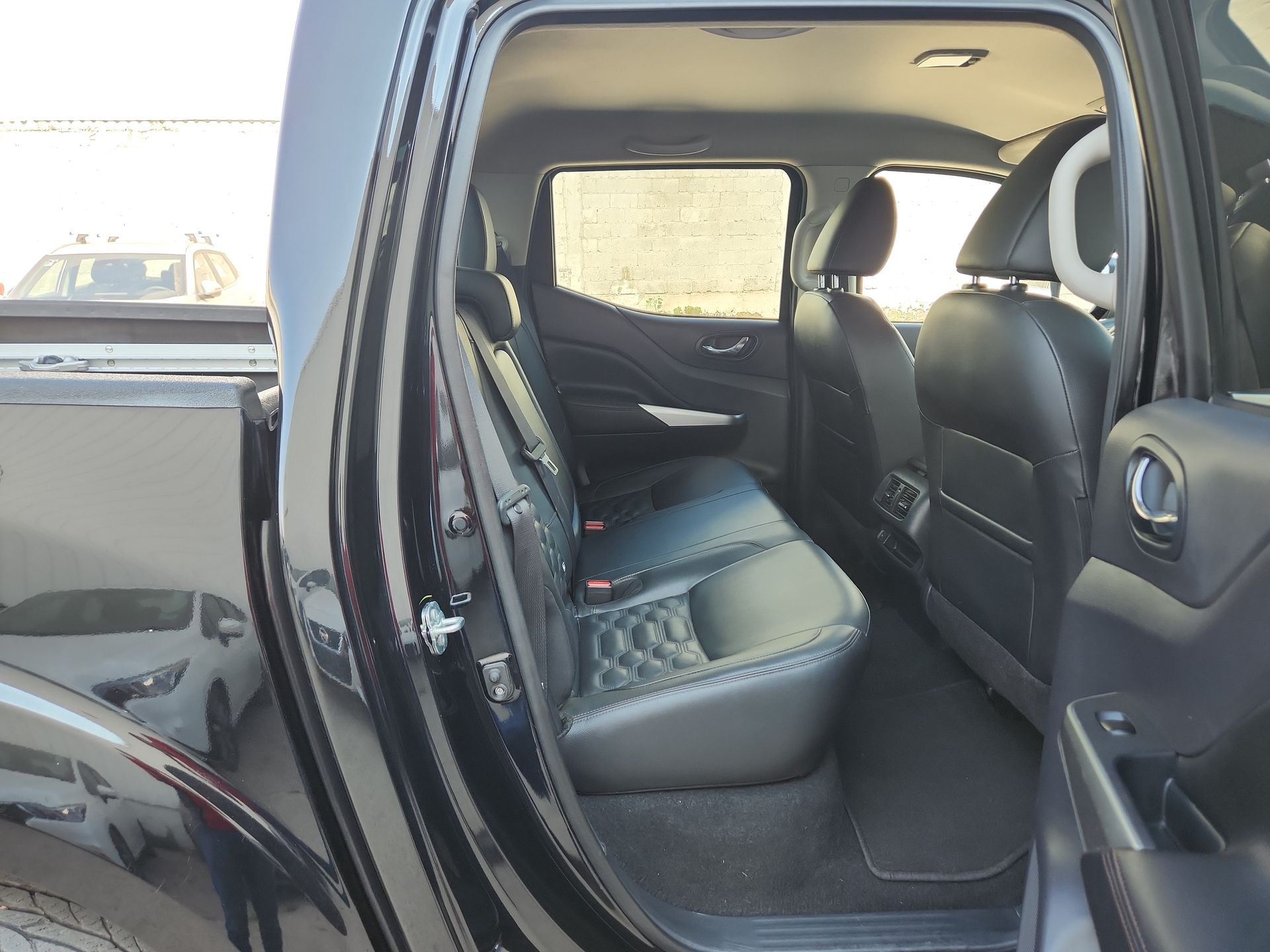 2023 Nissan FRONTIER PLATINUM LE TA 23